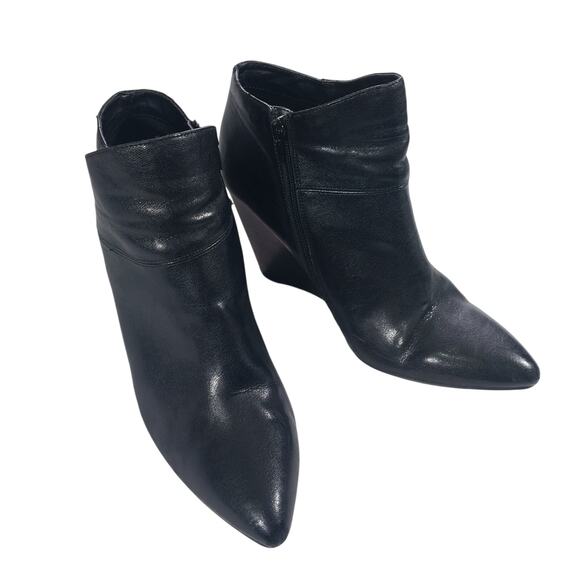 NINE WEST! HOT BLACK GENUINE LEATHER WEDGE STACKED HEEL ZIP BOOTS! SZ 9.5M - Picture 2 of 10